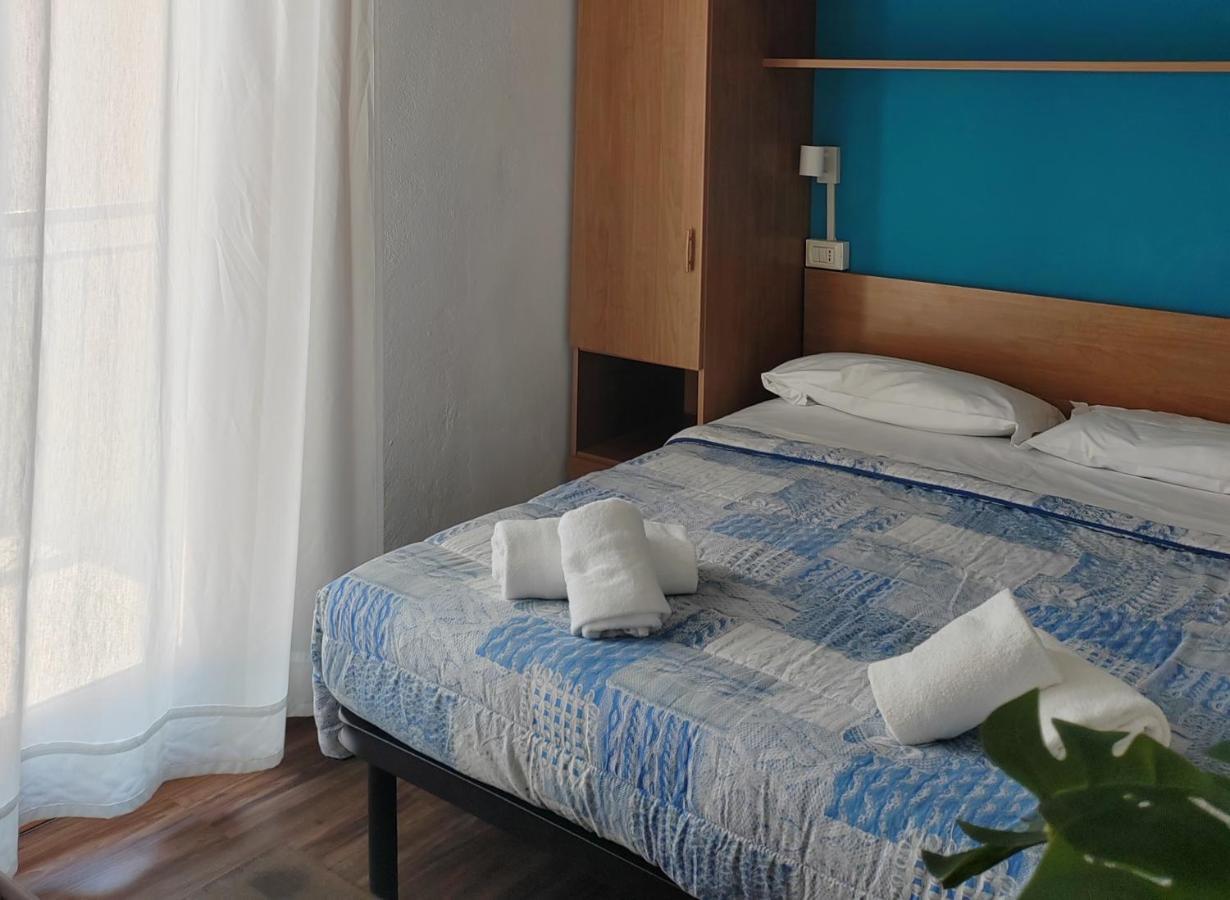 Hotel Luisa Бренцоне сул Гарда Екстериор снимка